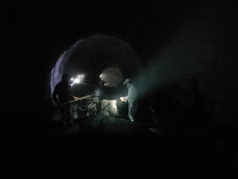 礦建三公司曹家灘項目部主、副斜井聯(lián)絡巷順利貫通