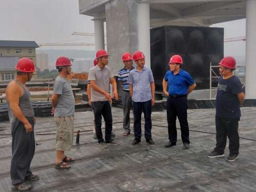 建設(shè)集團(tuán)副總經(jīng)理王明智一行深入澄合分公司渭南 西郊康橋雙語(yǔ)幼兒園工地檢查指導(dǎo)工作