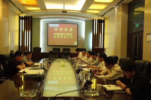 陜煤集團工會副主席、信訪穩(wěn)定辦公室主任吳樹林一行蒞臨建設集團檢查指導工作