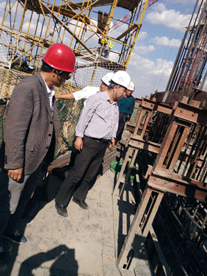 榆林市榆神檢測(cè)技術(shù)有限公司負(fù)責(zé)人董江平一行蒞臨天工公司土建二部小保當(dāng)選煤廠(chǎng)末煤倉(cāng)工地檢查指導(dǎo)工作