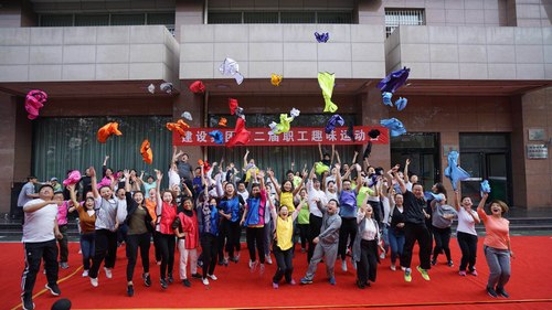 瞧，他們嗨瘋了！