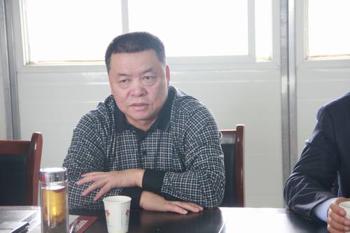 陜煤集團總經(jīng)理助理、建設(shè)集團聯(lián)合黨委書記、董事長寧興剛節(jié)日期間深入銅煤公司施工生產(chǎn)一線視察慰問