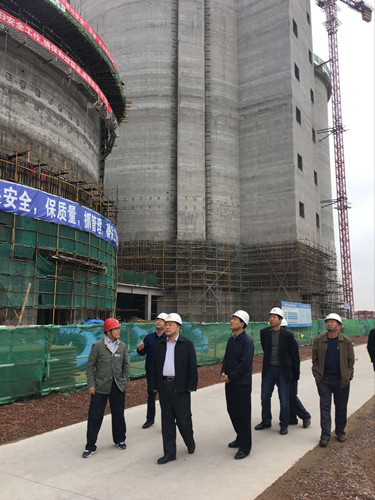 陜煤集團總經(jīng)理助理、建設(shè)集團聯(lián)合黨委書記、董事長寧興剛一行中秋節(jié)深入天工公司土建第二項目部走訪慰問