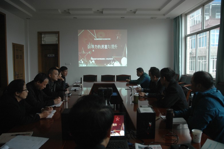 礦建三公司管理人員利用周末進(jìn)行“充電”