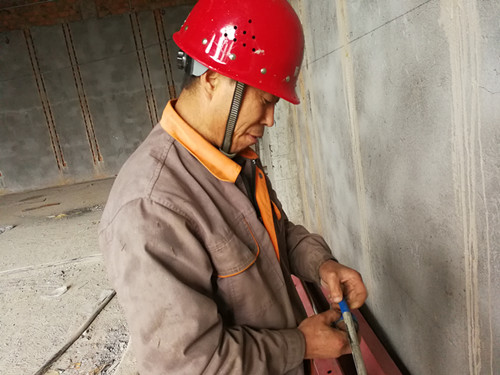 一個(gè)踏踏實(shí)實(shí)的“犁地?！?></div>
                                <div   id=