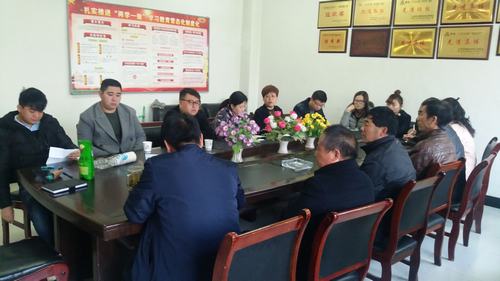 銅煤公司第十二項目部黨支部開展“貫徹黨的十九大精神，如何做一名合格黨員”專題學習研討會