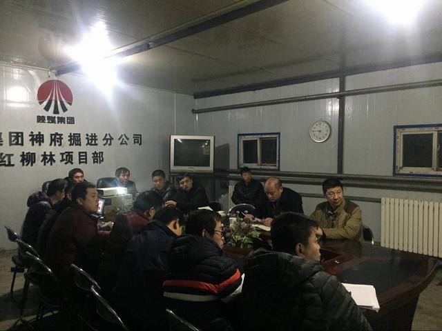 掘進公司領導下基層帶頭宣講十九大