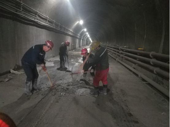 礦建三公司曹家灘項目部多管齊下“抓安全 促生產(chǎn)”