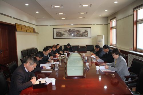 建設集團聯(lián)合黨委副書記、紀委書記、工會負責人侯本英深入銅煤公司督導黨委中心組學習研討