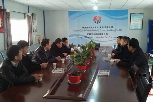 建設集團董事長寧興剛、副總經(jīng)理王明智蒞臨出席冶坪煤礦副井風井貫通慶典儀式