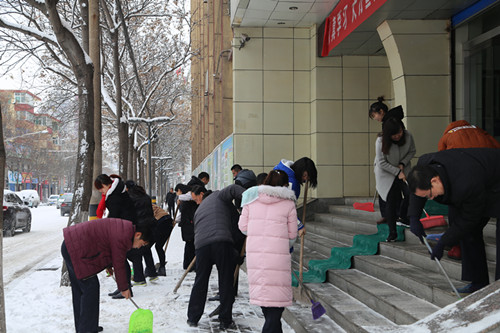 機電安裝公司：義務掃雪展企業(yè)文明風采