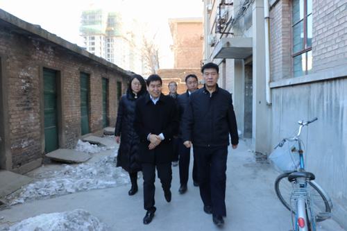 建設(shè)集團(tuán)聯(lián)合黨委副書記、紀(jì)委書記、工會主席侯本英一行慰問澄合分公司困難職工