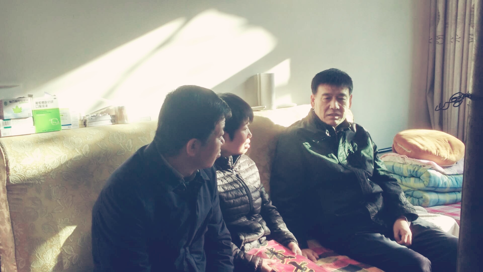 建設(shè)集團(tuán)聯(lián)合黨委副書記、紀(jì)委書記、工會主席侯本英一行慰問礦建三公司困難職工