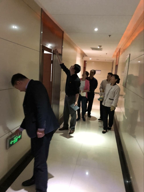 建設(shè)集團(tuán)綜合部開(kāi)展機(jī)關(guān)辦公樓衛(wèi)生檢查工作