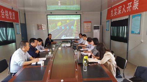 省審計(jì)廳副廳長(zhǎng)王健一行深入G242大荔過(guò)境段公路現(xiàn)場(chǎng)開展審計(jì)調(diào)研