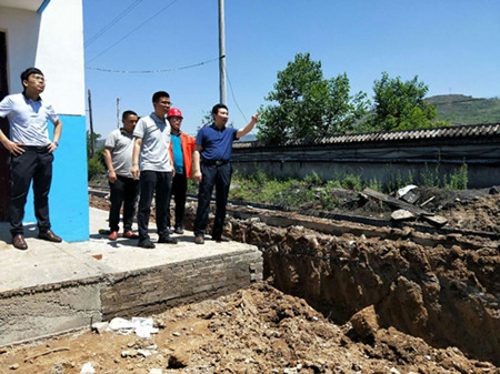 大佛寺礦領(lǐng)導(dǎo)蒞臨陜煤建設(shè)天工公司機(jī)電安裝一部施工現(xiàn)場(chǎng)指導(dǎo)工作