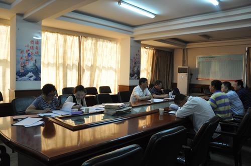 陜煤建設(shè)副總師王民福一行蒞臨韓城分公司對(duì)機(jī)電專(zhuān)項(xiàng)整治活動(dòng)進(jìn)行檢查指導(dǎo)