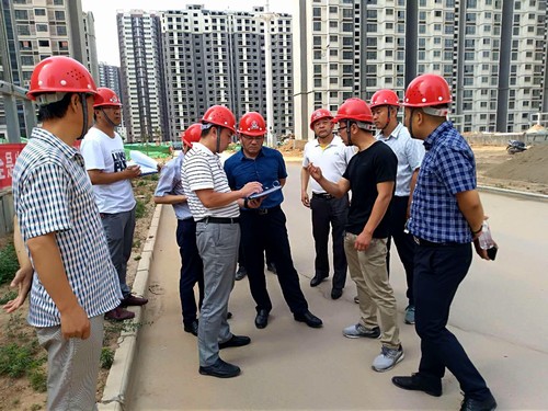 王明智深入銅煤1#、2#號(hào)小區(qū)施工現(xiàn)場(chǎng)檢查指導(dǎo)工作