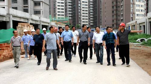 銅川礦業(yè)公司領(lǐng)導(dǎo)深入銅煤1#、2#小區(qū)施工現(xiàn)場調(diào)研指導(dǎo)項(xiàng)目建設(shè)工作