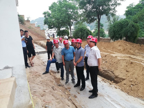 陜煤集團(tuán)總經(jīng)理助理、榆林合力產(chǎn)業(yè)扶貧公司董事長范京道蒞臨陜煤建設(shè)天工公司清澗紅棗深加工項(xiàng)目視察指導(dǎo)工作