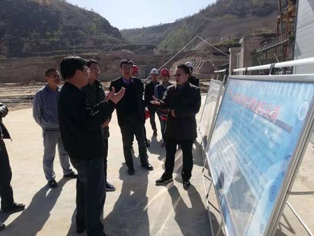 揚州市對口幫扶榆林市工作組組長、榆林市政府副秘書長孫景亮一行蒞臨陜煤建設天工公司承建的清澗北國棗業(yè)紅棗深加工項目考察指導工作