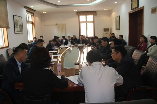 陜煤建設(shè)銅煤公司組織傳達(dá)“講政治、敢擔(dān)當(dāng)、轉(zhuǎn)作風(fēng)”專題教育暨集中開展違規(guī)收送禮金問題專項整治工作部署會議精神