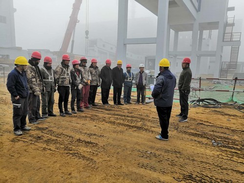 陜煤建設(shè)銅煤公司承建的曹家灘礦井主廠房至矸石倉、主廠房至煤泥卸載點帶式輸送機棧橋工程順利吊裝