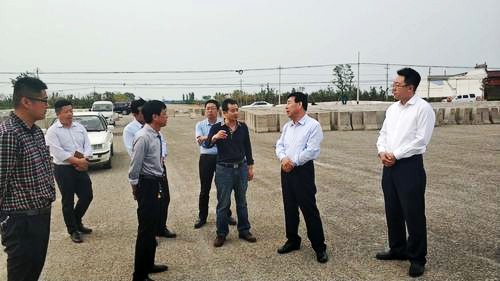 大荔縣縣長翟玉寶一行深入G242大荔縣城過境段公路建設(shè)項目調(diào)研指導工作