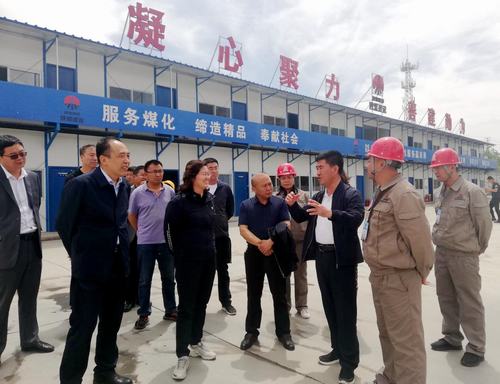 靖邊縣縣長賀湘如一行蒞臨陜煤建設(shè)銅煤公司金地華府項目檢查指導工作