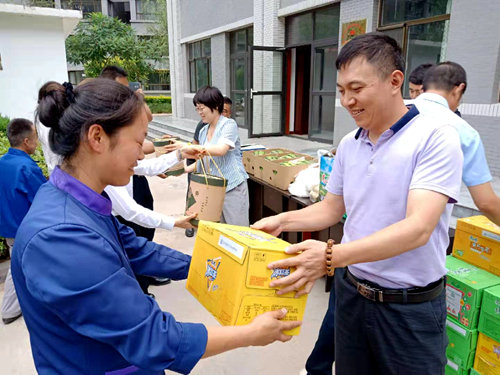 陜煤建設(shè)公司：高溫慰問送清涼，防暑降溫暖人心