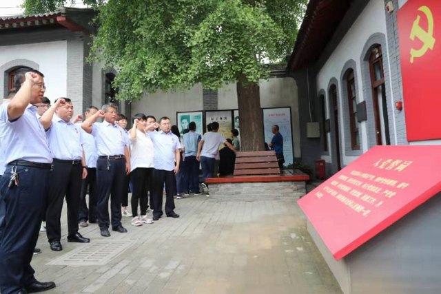 陜煤建設(shè)路橋分公司開展“紀律教育學(xué)習宣傳月”主題黨日活動