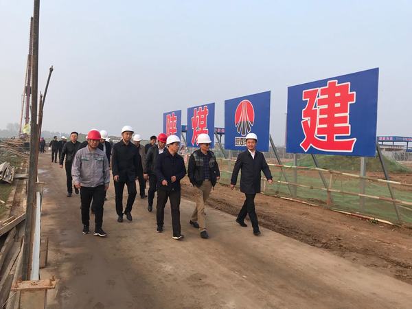 渭南市常務副市長楊武民、開沃新能源汽車集團副董事長丁星勝一行現(xiàn)場推進渭南南京金龍項目建設