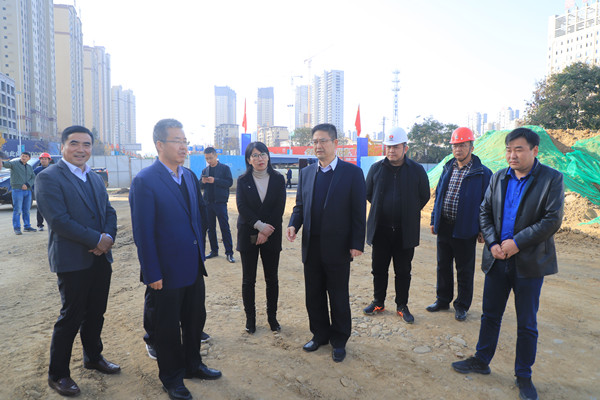 漢中市委書(shū)記王建軍視察陜煤建設(shè)漢中分公司金華路項(xiàng)目