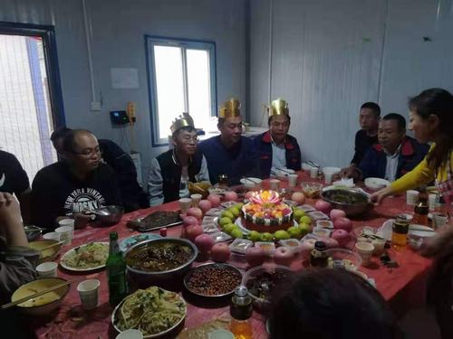 陜煤建設(shè)韓城分公司土建十項目部生日party營造濃濃家庭氛圍