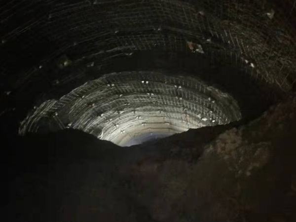 陜煤建設(shè)礦建二公司小保當(dāng)二號(hào)煤礦2-2煤回風(fēng)大巷（二）工程（南段）順利貫通