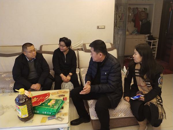 陜煤建設(shè)韓城分公司從“心”出發(fā)，慰問(wèn)困難職工“暖人心”
