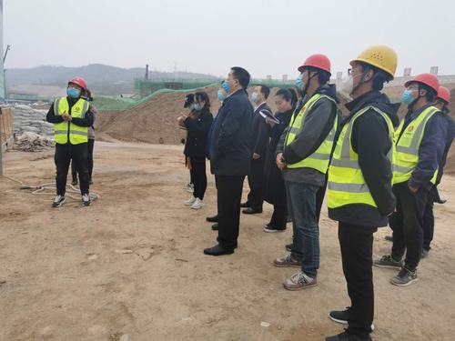 陜西省政府投資評審中心、陜西省發(fā)改委縣域處及咸陽市發(fā)改委相關(guān)領(lǐng)導蒞臨銀西高鐵項目指導檢查工作
