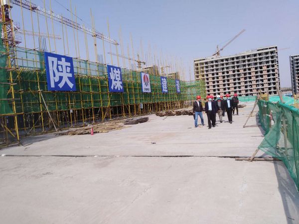榆北煤業(yè)有限公司副總經(jīng)理黃永安蒞臨天工公司承建的文體中心工程檢查指導