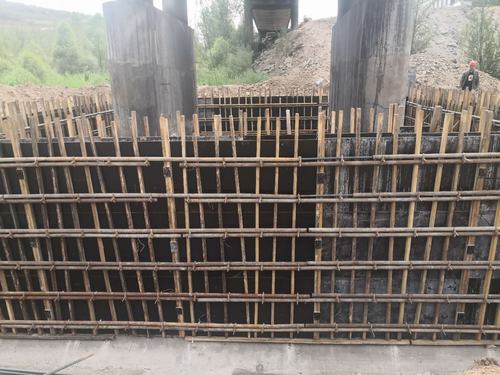 陜煤建設(shè)銅煤公司第二十一項(xiàng)目部承建檸條塔礦河道棧橋框架柱基礎(chǔ)加固工程順利開(kāi)工建設(shè)