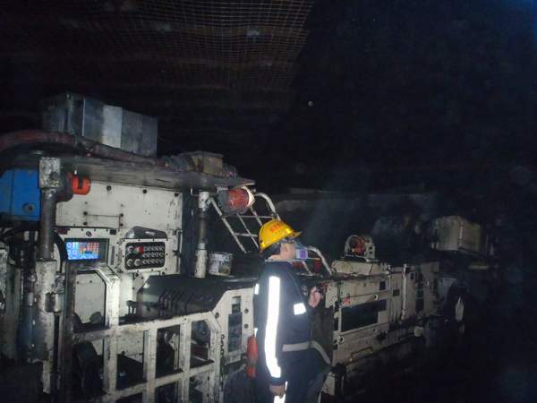 陜煤建設(shè)掘進(jìn)公司：14部系統(tǒng)！8000米運(yùn)距！鐵軍再次攻堅(jiān)克難