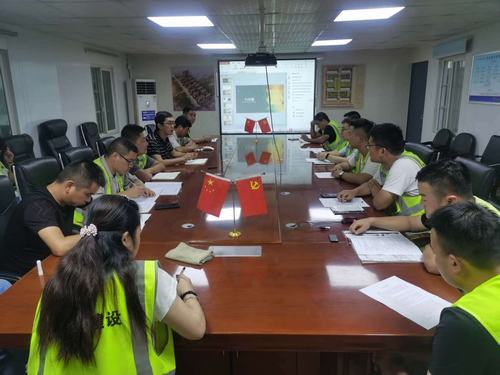 陜煤建設(shè)銅煤公司第十五項(xiàng)目組織召開“有夢想，敢拼搏”青年員工主題座談會(huì)