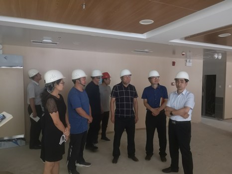 陜煤實業(yè)集團(tuán)董事長胡守平蒞臨咸陽分公司承建的西煤機(jī)養(yǎng)老院項目檢查指導(dǎo)工作