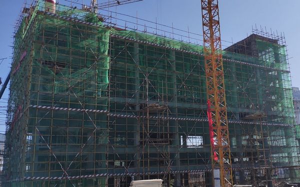 陜煤建設天工公司承建的金雞灘煤礦新鍋爐房主廠房工程主體結(jié)構(gòu)順利封頂