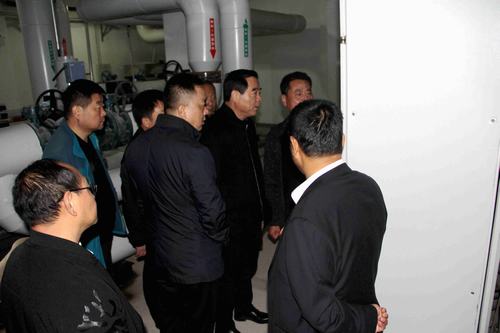 銅川礦業(yè)公司副總經(jīng)理郭全營(yíng)一行深入銅煤1#、2#小區(qū)現(xiàn)場(chǎng)檢查指導(dǎo)供暖準(zhǔn)備工作