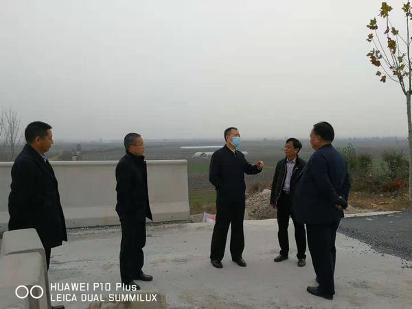 大荔縣縣長(zhǎng)杜鑫深入陜煤建設(shè)澄合分公司G242大荔過境段公路建設(shè)項(xiàng)目檢查指導(dǎo)工作