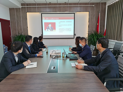陜煤建設(shè)川耀公司：扎實(shí)做好宣傳宣講工作， 推動(dòng)黨的十九屆五中全會(huì)精神落到實(shí)處