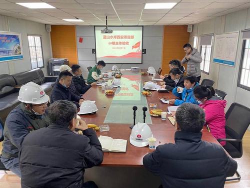 陜煤建設銅煤公司承建的西安藍山水岸（北區(qū)）6#樓順利通過主體驗收
