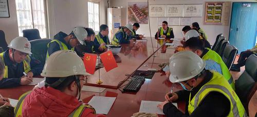 陜煤建設(shè)銅煤公司組織各支部黨員干部學(xué)習(xí)《中國(guó)共產(chǎn)黨黨員權(quán)利保障條例》