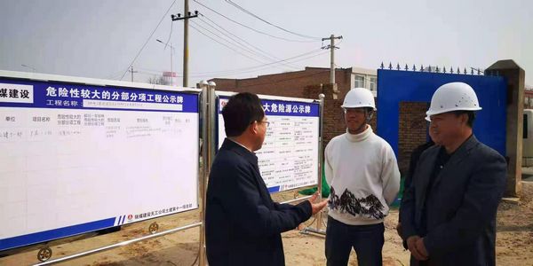渭南市高新區(qū)黨工委書(shū)記、管委會(huì)主任薛清軍蒞臨渭南陜煤?jiǎn)⒊降V用高分子材料工業(yè)化示范項(xiàng)目檢查指導(dǎo)工作