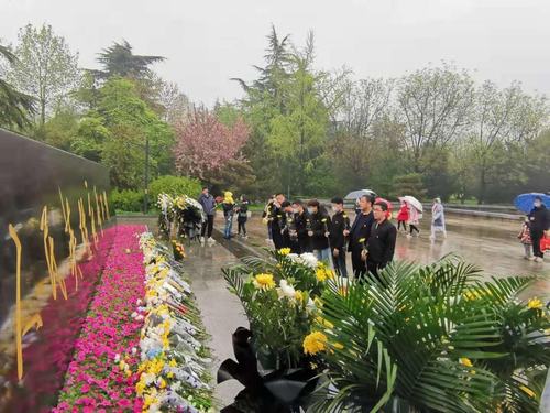 陜煤建設(shè)銅煤公司第二項(xiàng)目部黨支部開(kāi)展“緬懷革命先烈、重溫革命歷史”主題黨日活動(dòng)